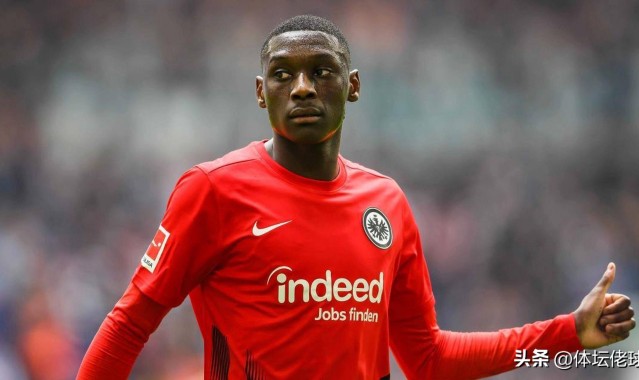引援眼光毒辣！又一位身价破亿前锋，这家德甲豪强成为“新黑店”
