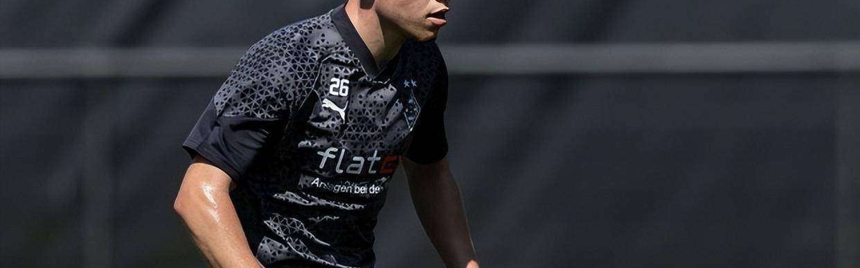 21岁德甲后防小将横空出世，新一代德国希望星，3大英超豪门疯抢