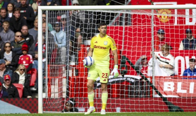 安东尼梅开三度投恩师？！勒沃库森携巨款入场，曼联瞄准世界杯冠军门神！